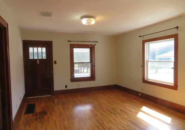 Photo 3 of Single family home for sale at 604 West Ave, Morris, IL 60450 | MLS# 12749384 | Listing updated on 2026-09-29