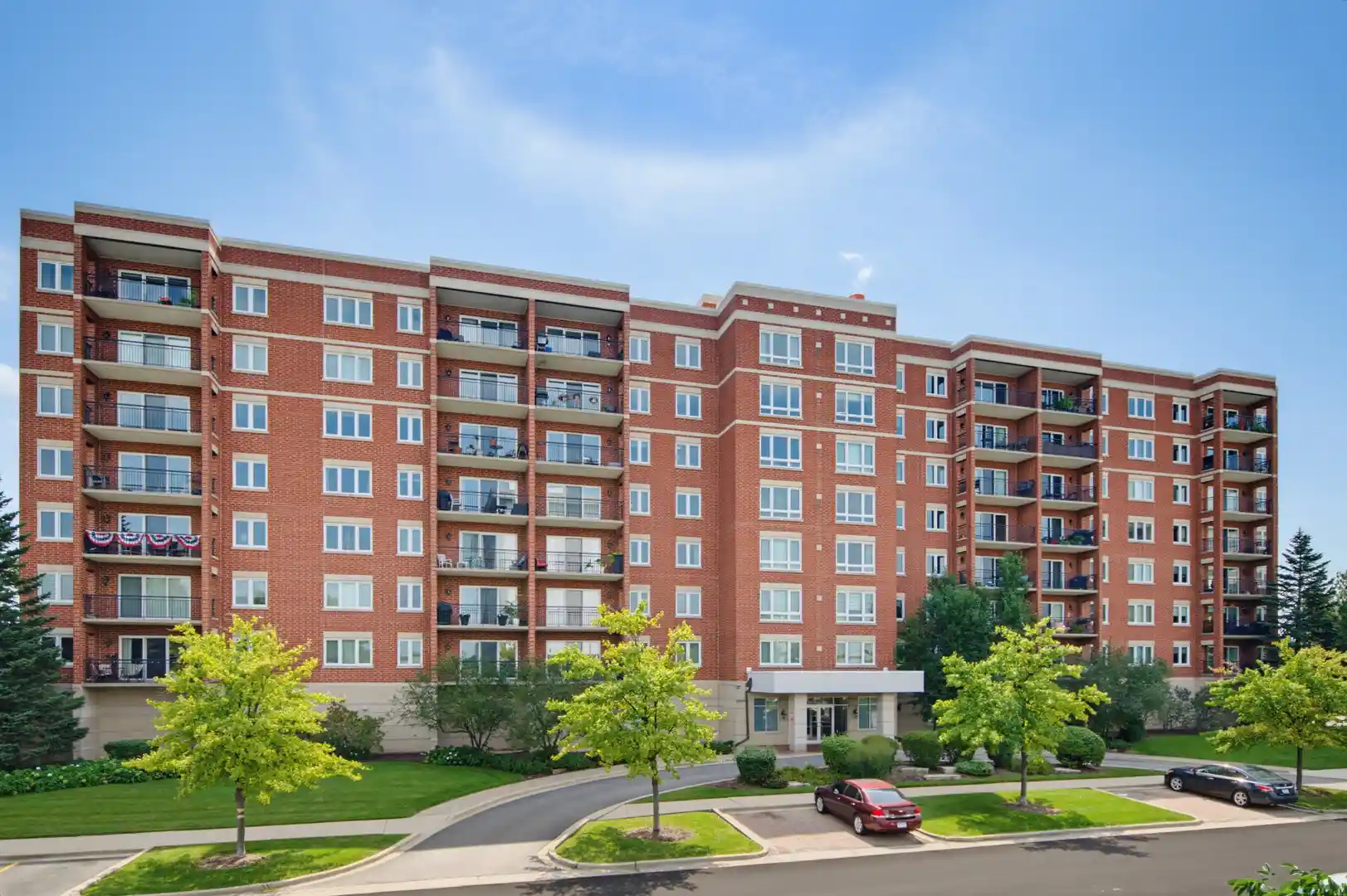 Listing Photo 1 - Condo for sale in 5555 N Cumberland Ave located at 5555 N Cumberland Ave, Chicago, IL 60656 - Unit #901