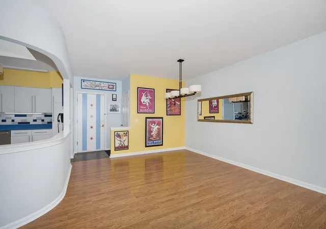 Listing Photo 4 - Condo for sale in building located at 5555 N Cumberland Ave, Chicago, IL 60656 - Unit #901