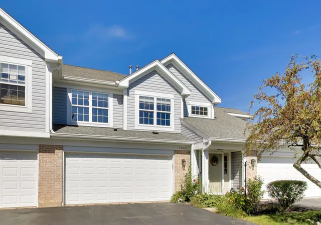Photo 2 of Townhouse for sale at 6868 W Mount Vernon Ct #2-C, Gurnee, IL 60031 | MLS# 12749404 | Listing updated on 2026-10-06