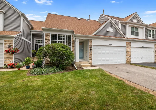 Photo 2 of Townhouse for sale at 620 N Charter Hall Dr, Palatine, IL 60067 | MLS# 12749422 | Listing updated on 2026-09-21