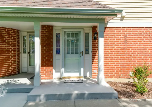 Photo 1 of Townhouse for sale at 1432 Hampshire Ct, Roselle, IL 60172 | MLS# 12749431 | Listing updated on 2026-09-12