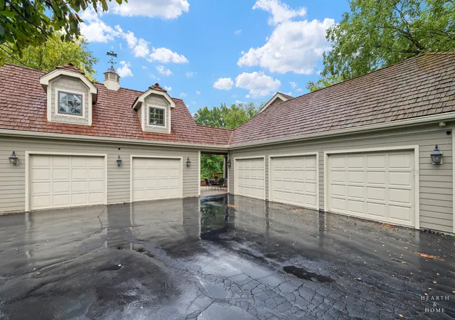 Photo 2 of Single family home for sale at 1117 Carberry Cir, Inverness, IL 60067 | MLS# 12749451 | Listing updated on 2026-10-28