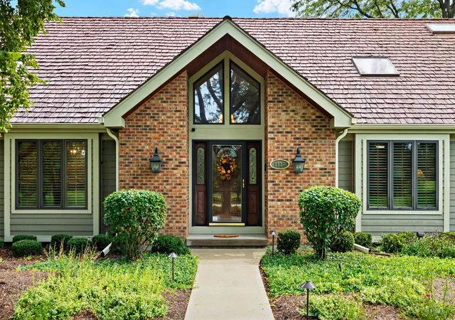 Photo 3 of Single family home for sale at 1117 Carberry Cir, Inverness, IL 60067 | MLS# 12749451 | Listing updated on 2026-10-28