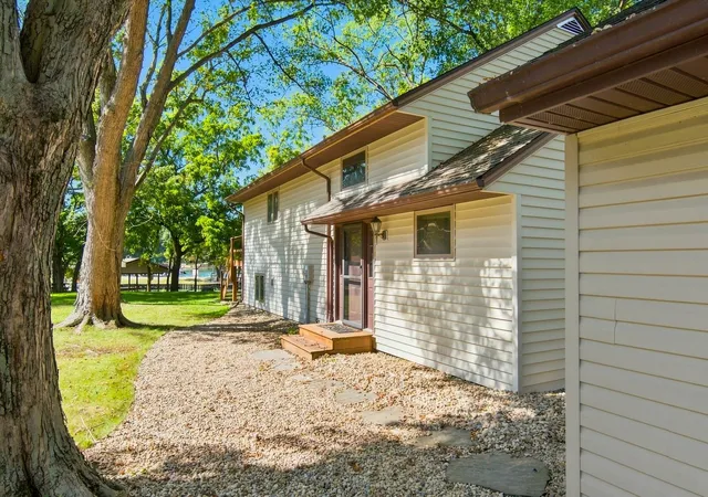 Photo 3 of Single family home for sale at 154 Beachview Ct, Varna, IL 61375 | MLS# 12749454 | Listing updated on 2026-10-13