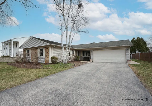 Photo 1 of Single family home for sale at 1806 Portsmouth Ln, Schaumburg, IL 60194 | MLS# 12749455 | Listing updated on 2026-09-19