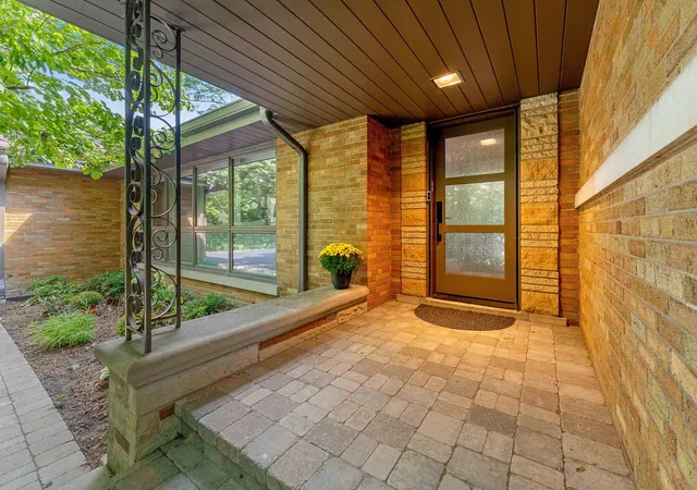 Single family home for sale at 8711 W 123rd Street, Palos Park, IL 60464 | MLS# 12749461