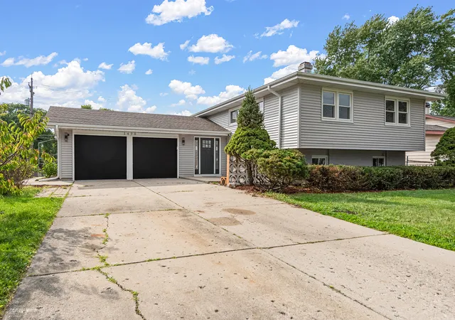 Photo 2 of Single family home for sale at 1470 Ashley Rd, Hoffman Estates, IL 60169 | MLS# 12749462 | Listing updated on 2026-09-21