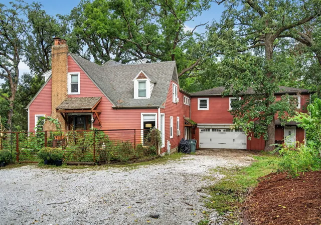 Single family home for sale at 8060 W Woodvale Rd, Frankfort, IL 60423 | MLS# 12749467