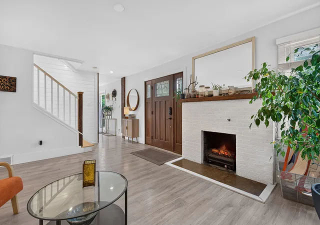 Photo 4 of Single family home for sale at 8060 W Woodvale Rd, Frankfort, IL 60423 | MLS# 12749467 | Listing updated on 2026-10-08