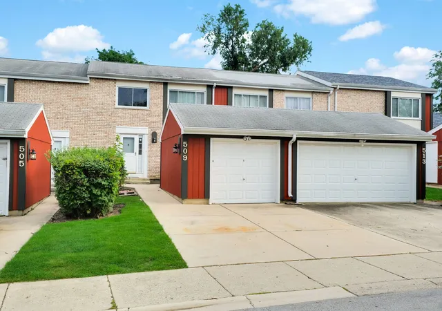 Townhouse for sale at 509 Sundance Dr, Bolingbrook, IL 60440 | MLS# 12749470