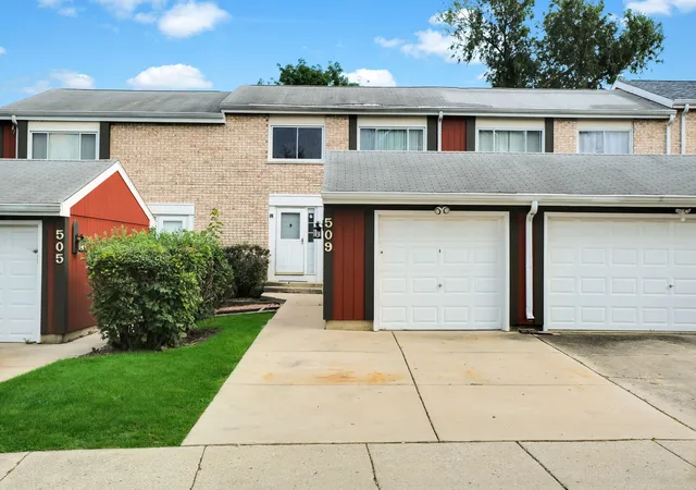 Photo 2 of Townhouse for sale at 509 Sundance Dr, Bolingbrook, IL 60440 | MLS# 12749470 | Listing updated on 2026-09-14