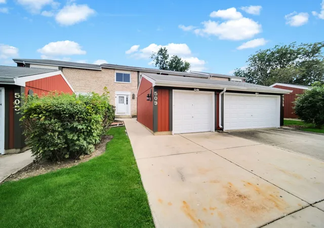 Photo 3 of Townhouse for sale at 509 Sundance Dr, Bolingbrook, IL 60440 | MLS# 12749470 | Listing updated on 2026-09-14