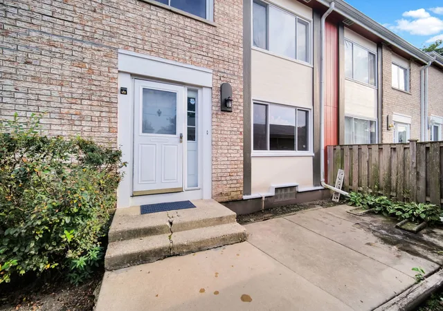 Photo 3 of Townhouse for sale at 509 Sundance Dr, Bolingbrook, IL 60440 | MLS# 12749470 | Listing updated on 2026-09-14
