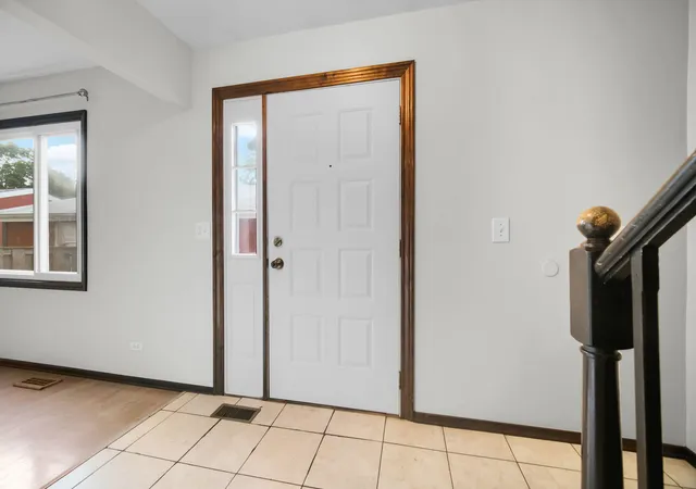 Photo 4 of Townhouse for sale at 509 Sundance Dr, Bolingbrook, IL 60440 | MLS# 12749470 | Listing updated on 2026-09-14