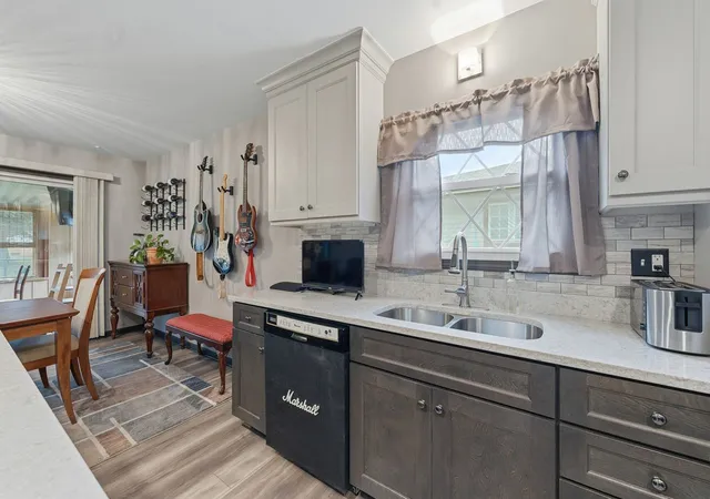 Photo 4 of Single family home for sale at 641 Clearmont Dr, Elk Grove Village, IL 60007 | MLS# 12749483 | Listing updated on 2026-10-22
