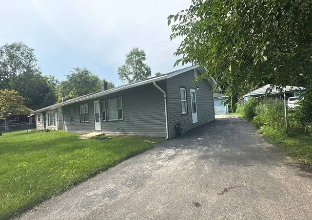 Photo 2 of Single family home for sale at 15404 Maple Ln, Markham, IL 60428 | MLS# 12749493 | Listing updated on 2026-09-21