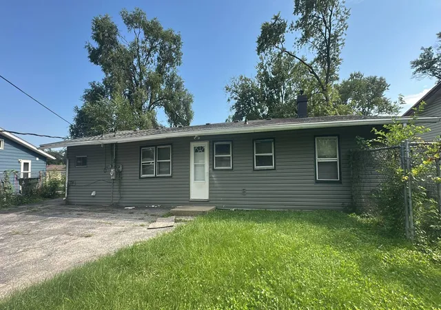 Photo 3 of Single family home for sale at 15404 Maple Ln, Markham, IL 60428 | MLS# 12749493 | Listing updated on 2026-09-21