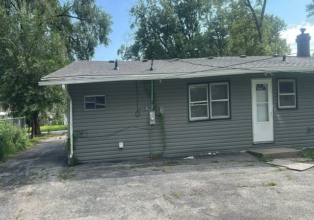 Photo 3 of Single family home for sale at 15404 Maple Ln, Markham, IL 60428 | MLS# 12749493 | Listing updated on 2026-09-21
