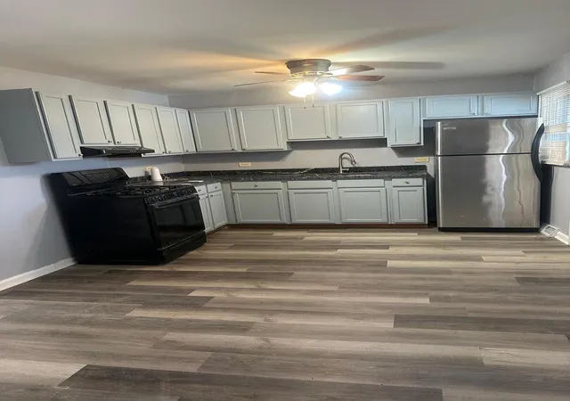 Photo 4 of Single family home for sale at 15404 Maple Ln, Markham, IL 60428 | MLS# 12749493 | Listing updated on 2026-09-21