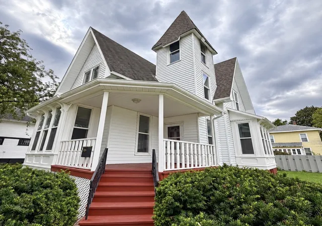 Photo 3 of Single family home for sale at 208 W Pells St, Paxton, IL 60957 | MLS# 12749502 | Listing updated on 2026-10-08