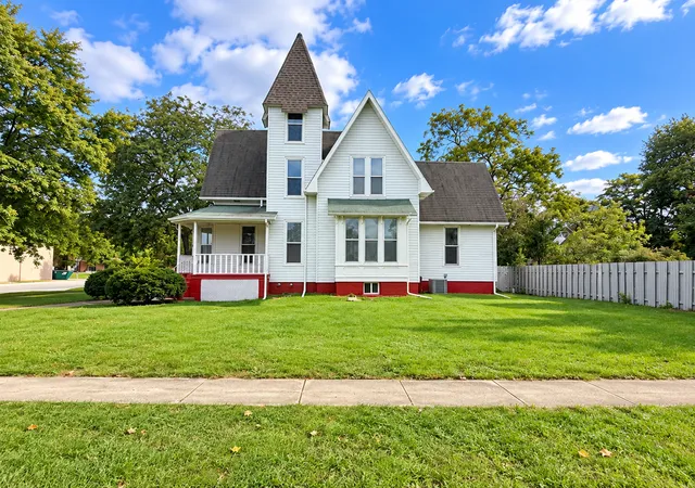 Photo 1 of Single family home for sale at 208 W Pells St, Paxton, IL 60957 | MLS# 12749502 | Listing updated on 2026-10-08