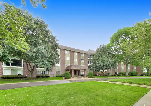 Condo for sale at 1030 S Fernandez Ave #2B, Arlington Heights, IL 60005 | MLS# 12749503 | Listing updated on 2026-09-21