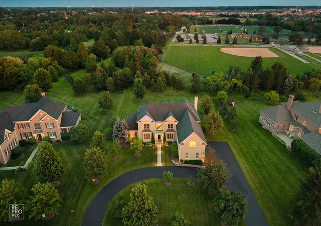 Photo 4 of Single family home for sale at 23 Wood Oaks Dr, South Barrington, IL 60010 | MLS# 12749524 | Listing updated on 2026-10-05