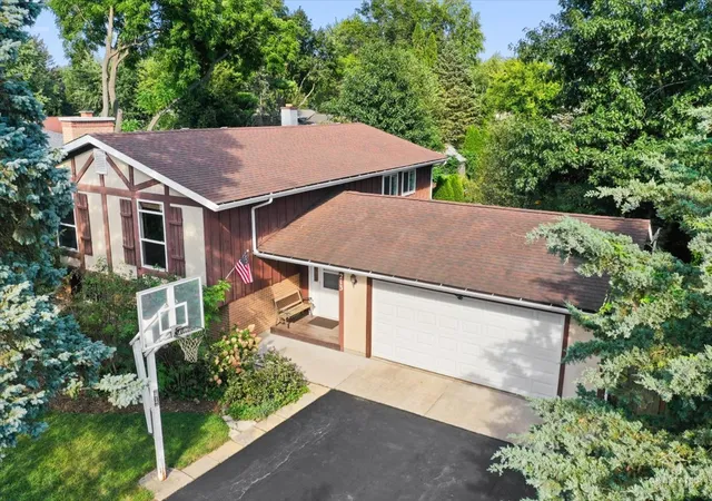 Photo 1 of Single family home for sale at 213 Liberty Ave, Fox River Grove, IL 60021 | MLS# 12749527 | Listing updated on 2026-09-05