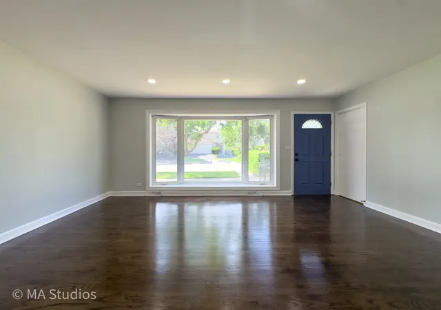 Photo 4 of Sale Pending at 4256 Golf Rd, Skokie, IL 60076 | MLS# 12749572 | Listing updated on 2026-10-05