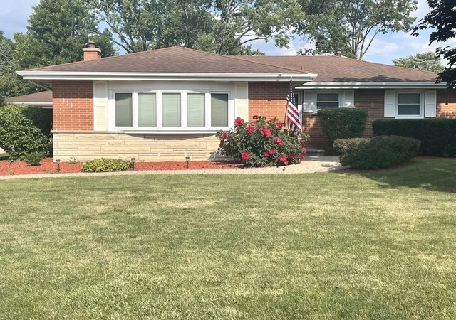 Photo 1 of Single family home for sale at 533 Woodview Ave, Elk Grove Village, IL 60007 | MLS# 12749578 | Listing updated on 2026-10-07