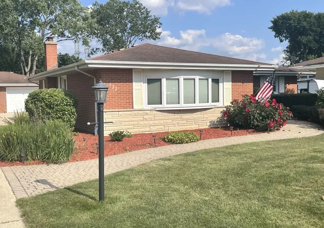 Photo 2 of Single family home for sale at 533 Woodview Ave, Elk Grove Village, IL 60007 | MLS# 12749578 | Listing updated on 2026-10-07