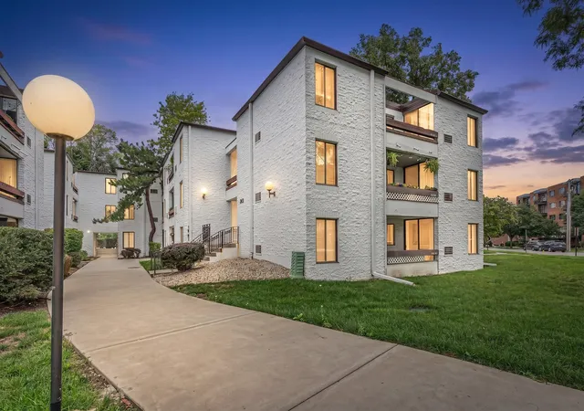 Photo 1 of Condo for sale at 322 W Miner St #1C, Arlington Heights, IL 60005 | MLS# 12749587 | Listing updated on 2026-09-21