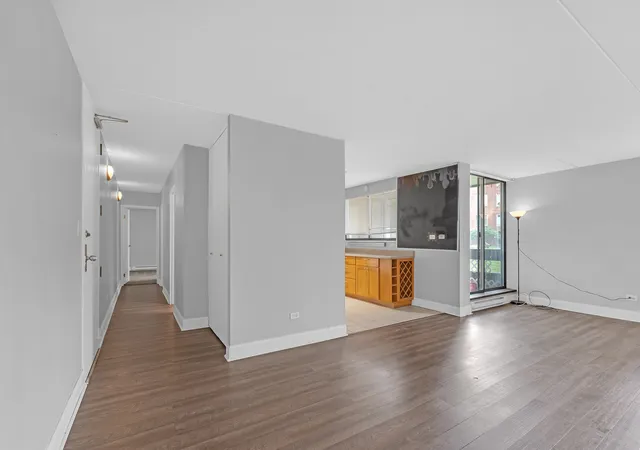 Listing Photo 5 - Condo for sale in building located at 322 W Miner St, Arlington Heights, IL 60005 - Unit #1C