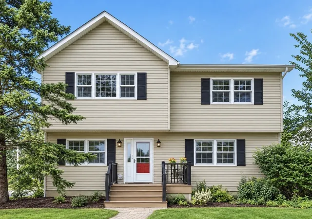 Photo 1 of Single family home for sale at 401 Division St, St. Charles, IL 60174 | MLS# 12749593 | Listing updated on 2026-10-17