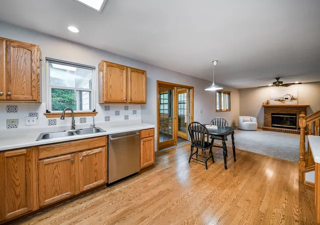 Photo 3 of Single family home for sale at 3s370 Curtis Ave, Warrenville, IL 60555 | MLS# 12749594 | Listing updated on 2026-09-16