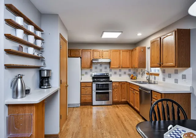 Photo 4 of Single family home for sale at 3s370 Curtis Ave, Warrenville, IL 60555 | MLS# 12749594 | Listing updated on 2026-09-16