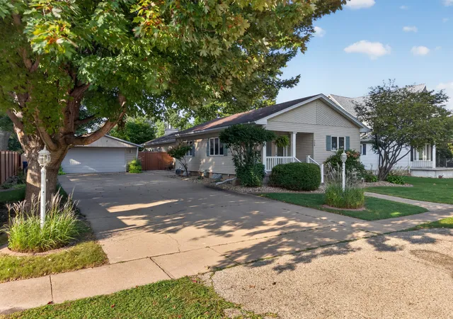 Photo 3 of Single family home for sale at 308 E Harrison St, Granville, IL 61326 | MLS# 12749608 | Listing updated on 2026-09-24