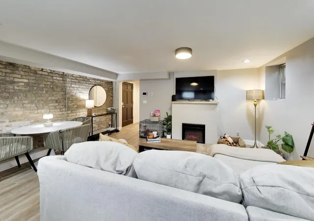Listing Photo 5 - Condo for sale in building located at 4852 N Sacramento Ave, Chicago, IL 60625 - Unit #G