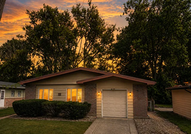 Photo 3 of Single family home for sale at 322 Sioux St, Park Forest, IL 60466 | MLS# 12749613 | Listing updated on 2026-09-13