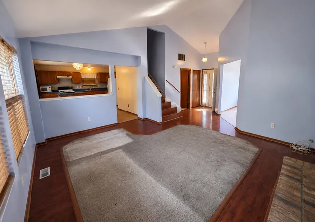 Photo 3 of Single family home for sale at 125 Hamlet Cir, Montgomery, IL 60538 | MLS# 12749615 | Listing updated on 2026-09-09