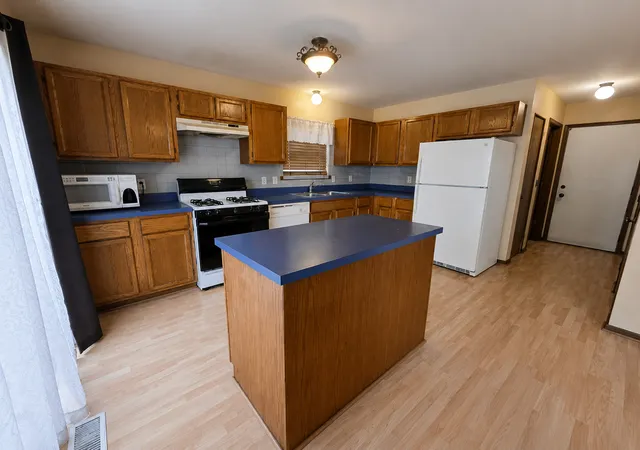 Photo 4 of Single family home for sale at 125 Hamlet Cir, Montgomery, IL 60538 | MLS# 12749615 | Listing updated on 2026-09-09