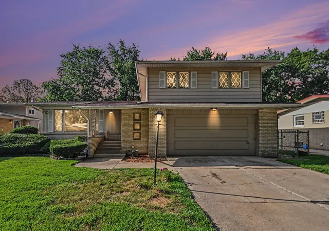 Single family home for sale at 906 N Rainbow Dr, Glenwood, IL 60425 | MLS# 12749632