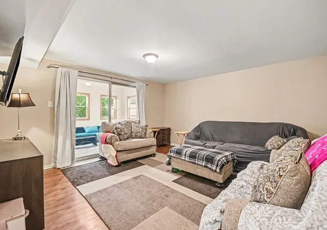 Photo 3 of Single family home for sale at 906 N Rainbow Dr, Glenwood, IL 60425 | MLS# 12749632 | Listing updated on 2026-09-16