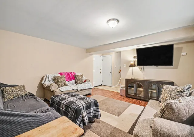 Photo 4 of Single family home for sale at 906 N Rainbow Dr, Glenwood, IL 60425 | MLS# 12749632 | Listing updated on 2026-09-16