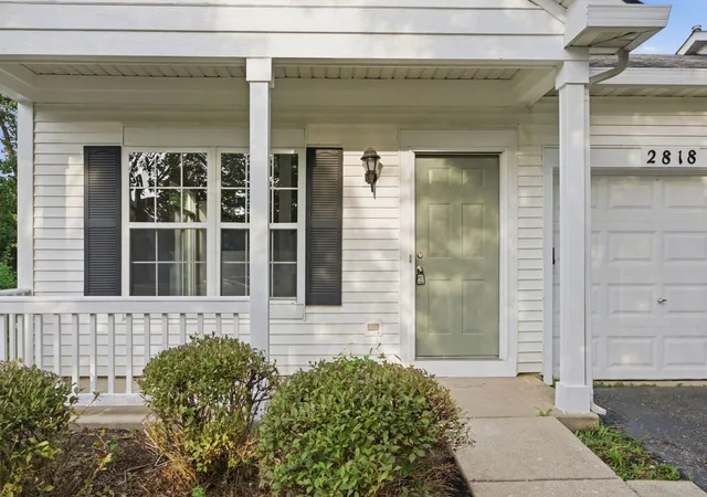 Photo 2 of Townhouse for sale at 2818 Sun Valley Dr, Plainfield, IL 60586 | MLS# 12749634 | Listing updated on 2026-09-14