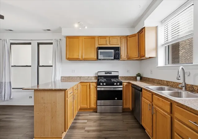 Photo 3 of Condo for sale at 1627 W Columbia Ave #1E, Chicago, IL 60626 | MLS# 12749647 | Listing updated on 2026-09-23