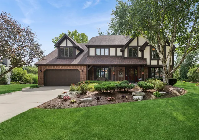 Photo 1 of Single family home for sale at 808 Lyndhurst Ct, Naperville, IL 60563 | MLS# 12749730 | Listing updated on 2026-09-22