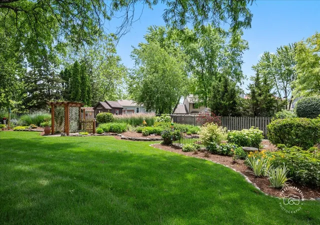 Photo 3 of Single family home for sale at 808 Lyndhurst Ct, Naperville, IL 60563 | MLS# 12749730 | Listing updated on 2026-09-22
