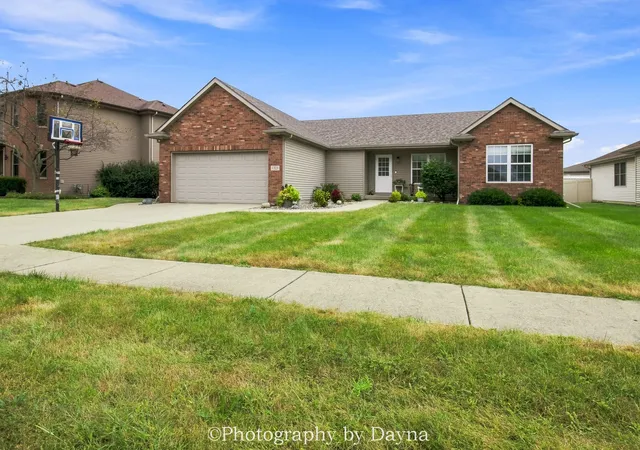 Photo 1 of Single family home for sale at 1725 Hunters Run Dr, Bourbonnais, IL 60914 | MLS# 12749731 | Listing updated on 2026-09-24